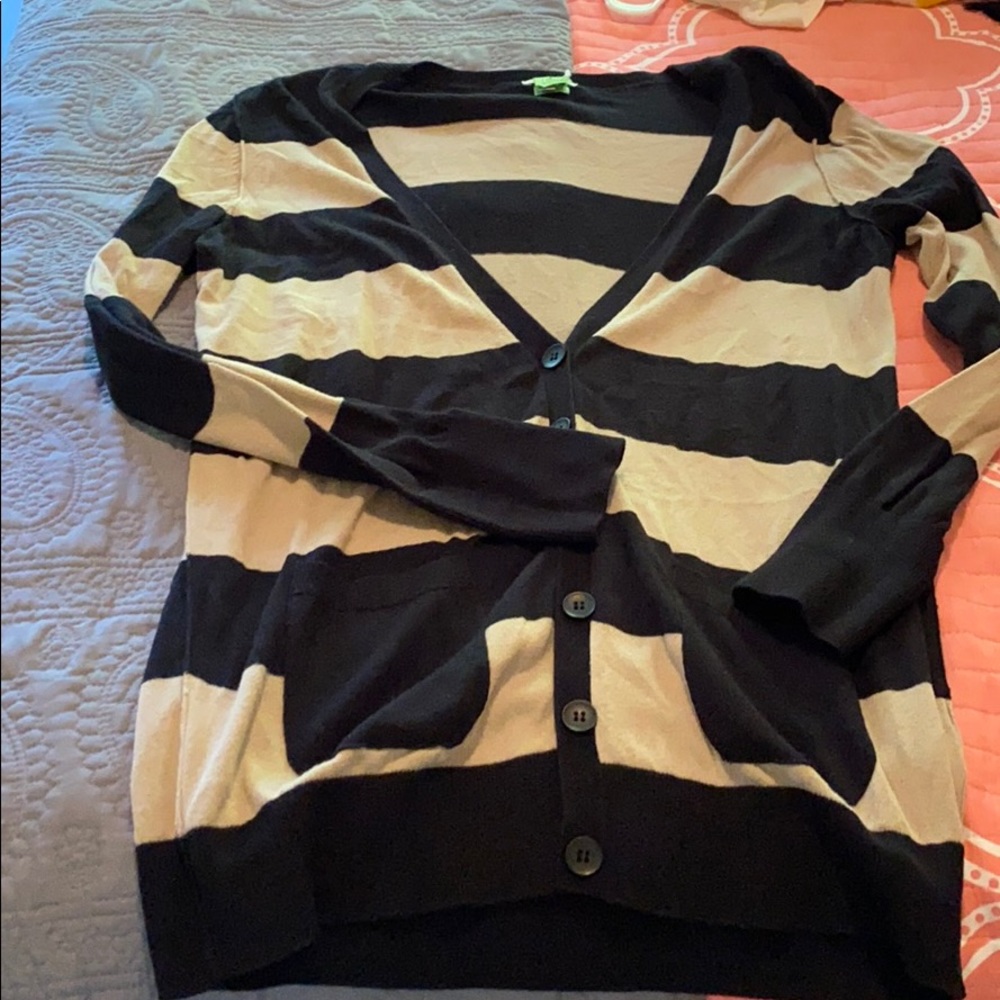 Vneck cardigan with pockets